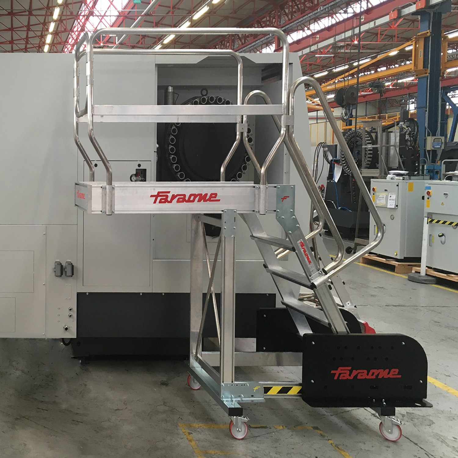 EM1308 | Escalier d'accès frontal