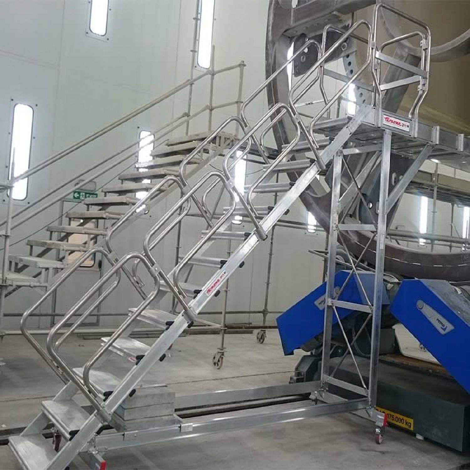 EM905 | Escalier sur mesure pour maintenance de turbines