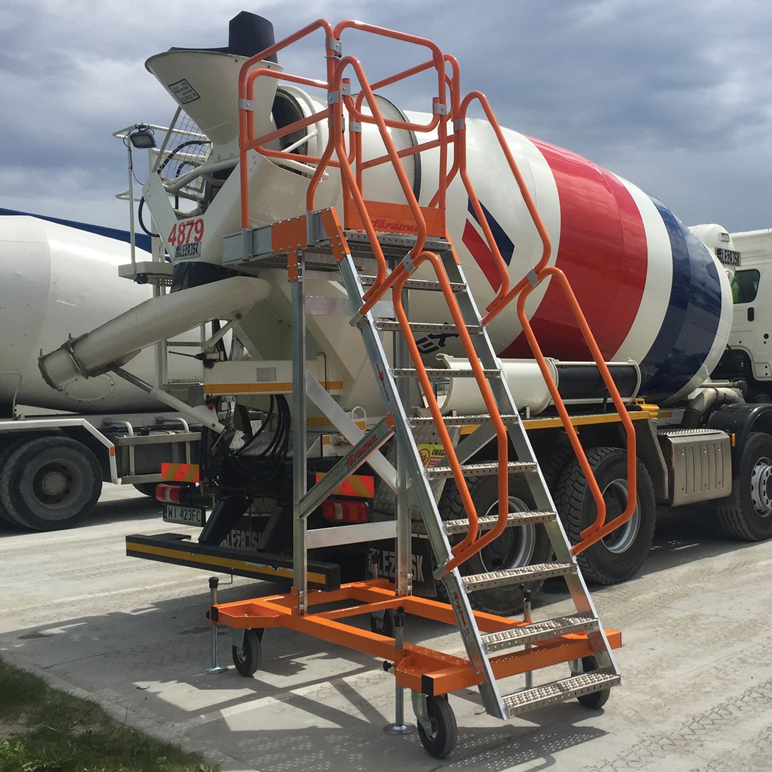 EM101 | Escalier sur mesure pour maintenance de camions