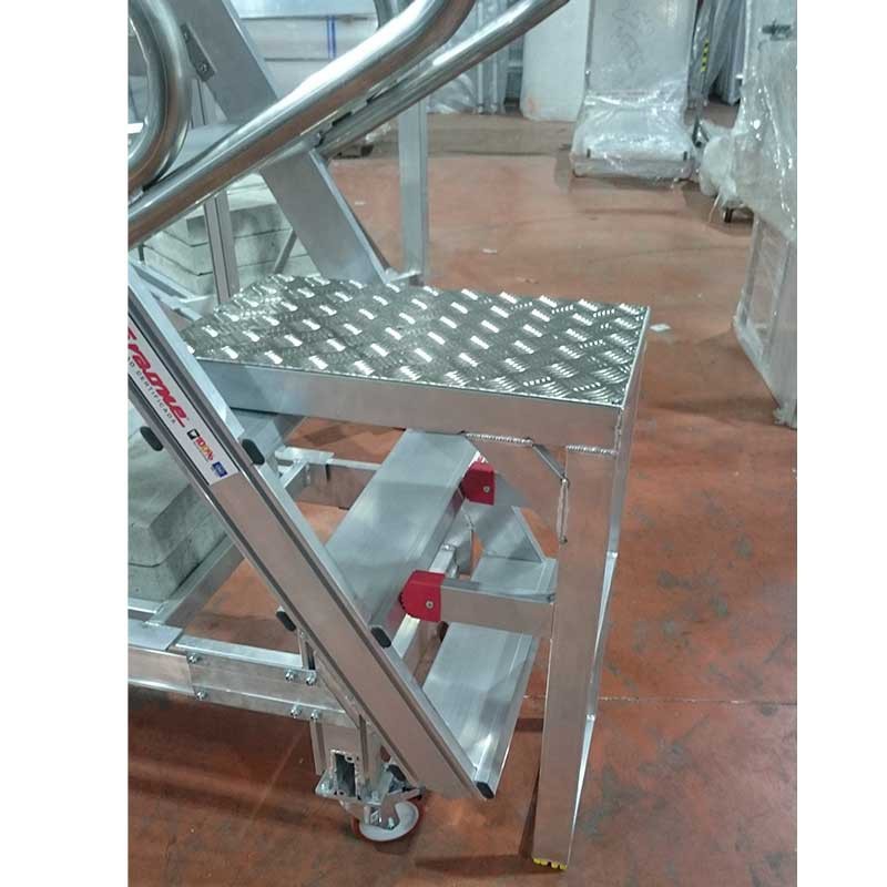 EM1311 | Escalier d'accès frontal