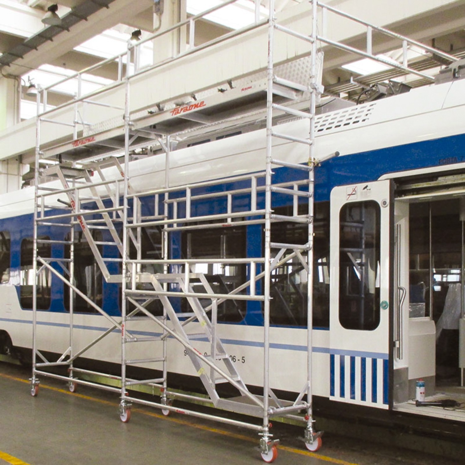 EM214 | Échafaudage spécial pour la maintenance de trains